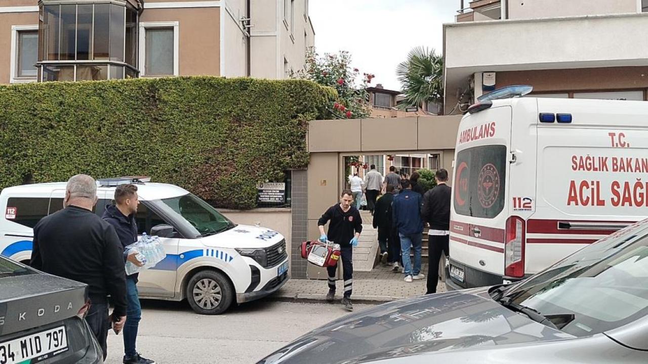 Kocaeli İzmit’te silahlı saldırının yaşandığı bölgede polis ekiplerinin inceleme yaptığı olay yeri