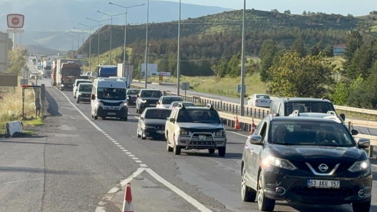 Kırıkkale’de bayram tatili öncesi yoğunlaşan şehirler arası kara yolu trafiği