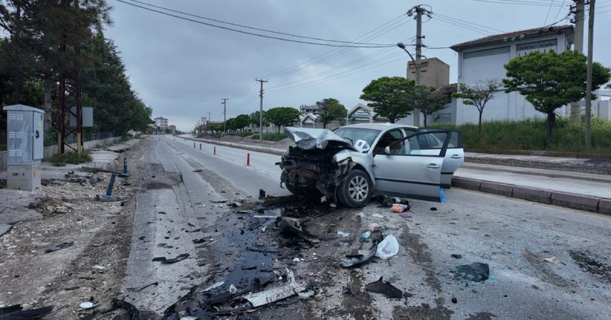 Niğde-Kayseri yolunda iki otomobil çarpıştı: 2 ölü, 2 yaralı