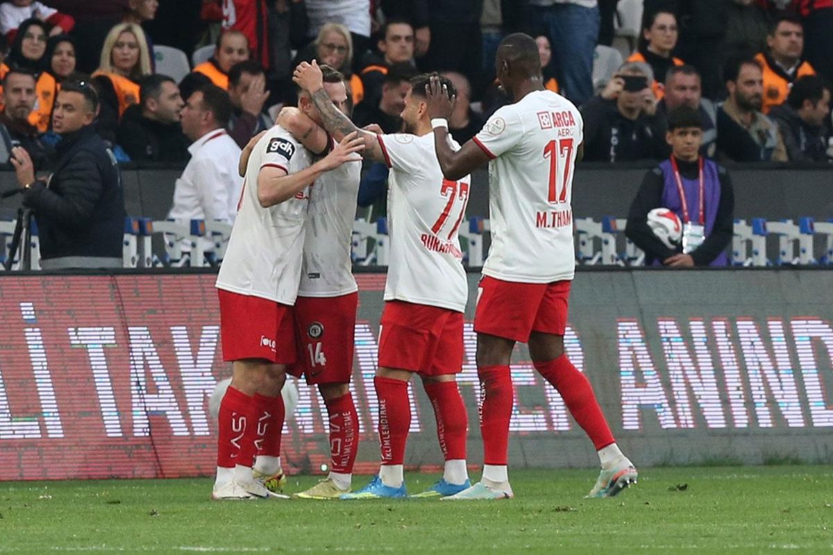 Çorum FK futbolcularının Süper Lig’e yükselme sevinci