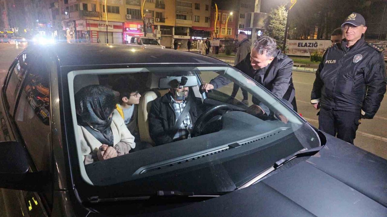 Elazığ’da bayram öncesi asayiş uygulaması yapan polis ekipleri