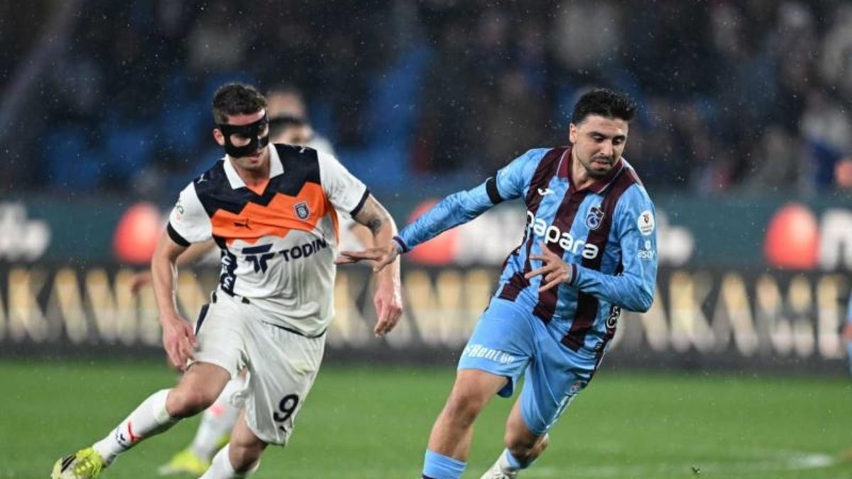 Galatasaray formasını temsil eden futbol görseli ve transfer gündemi