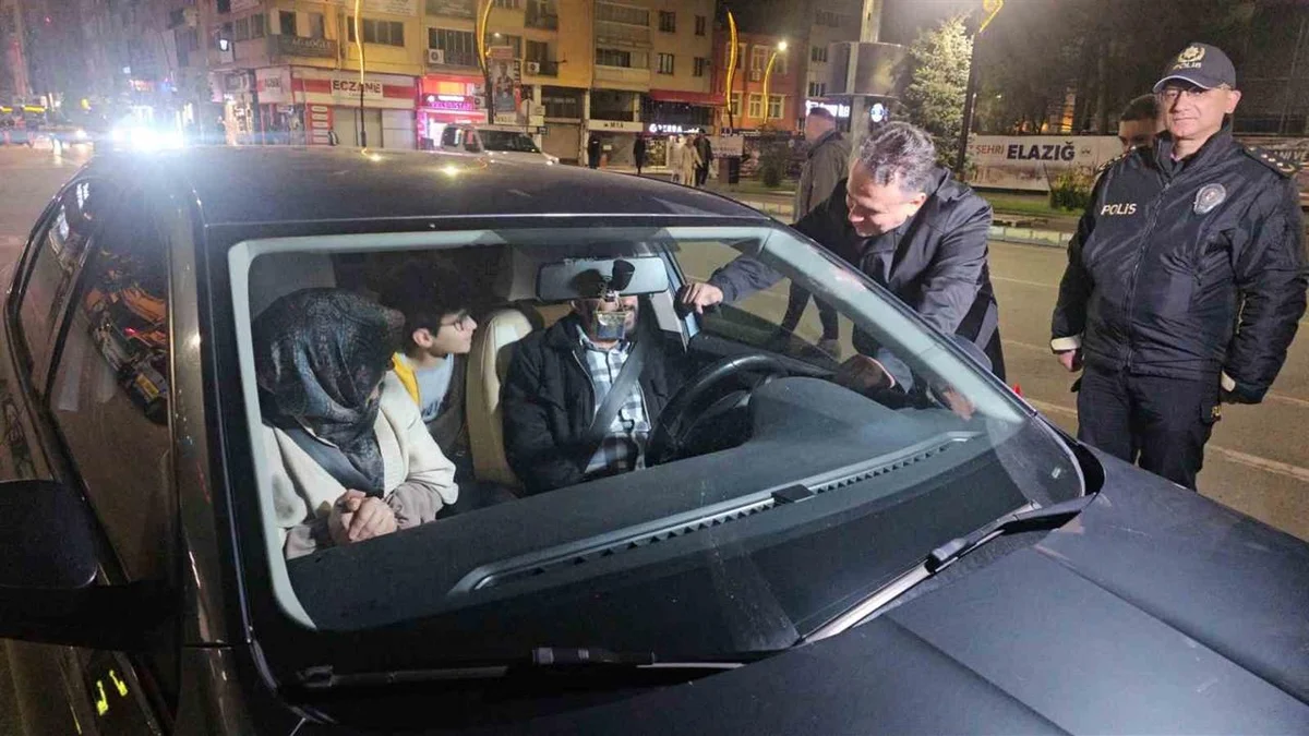 Elazığ’da bayram öncesi asayiş uygulaması yapan polis ekipleri