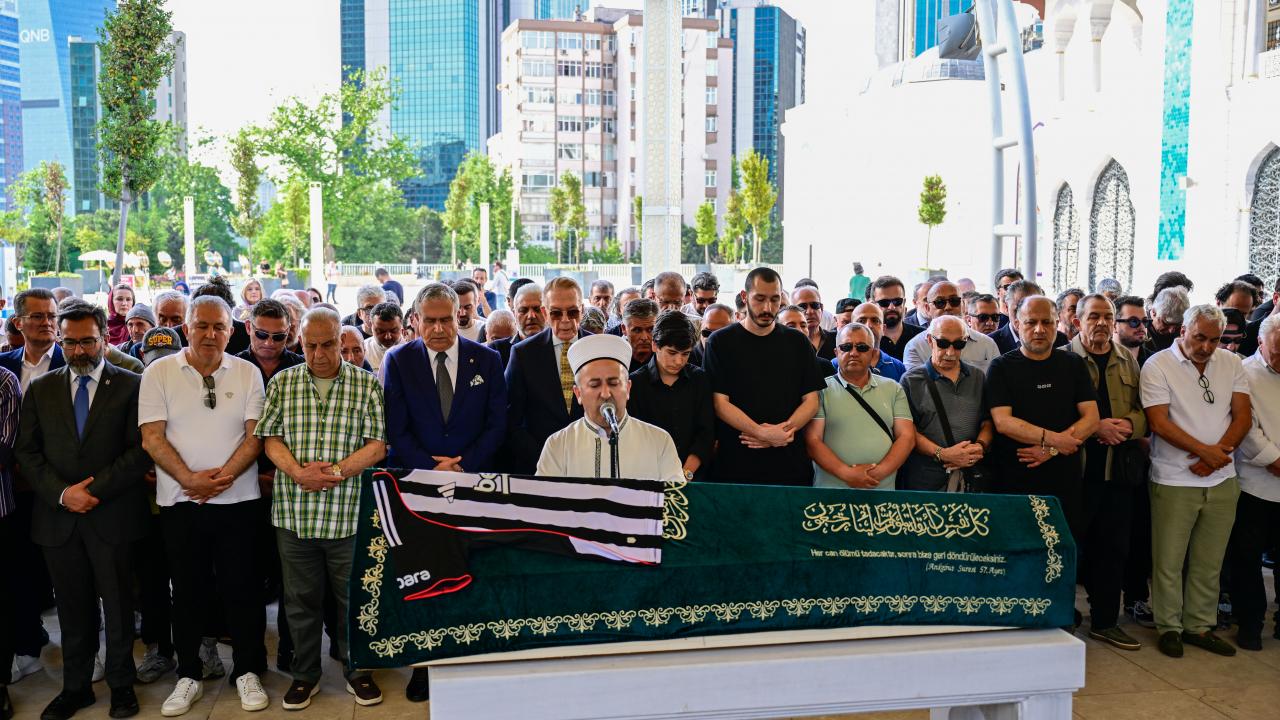 Gazeteci Reha Muhtar için İstanbul'da düzenlenen cenaze töreninden görüntü