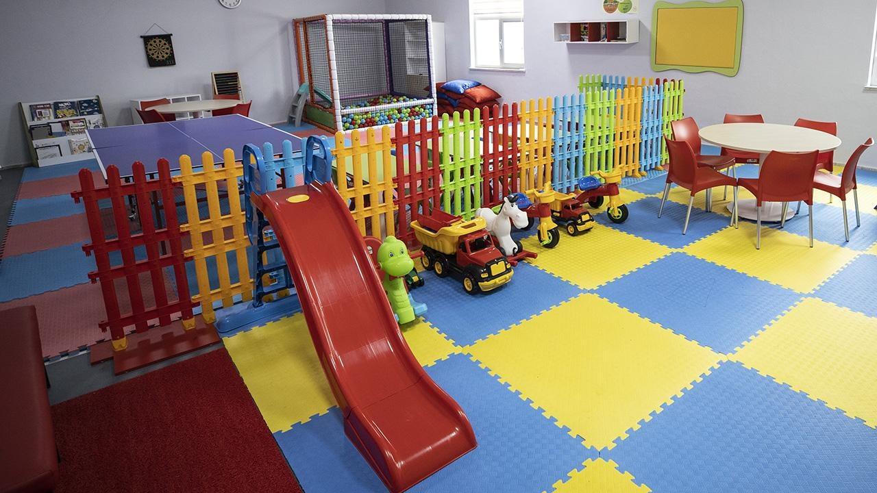 Kreş ve gündüz bakımevlerine ilişkin yönetmelik düzenlemesini temsil eden çocuk oyun alanı