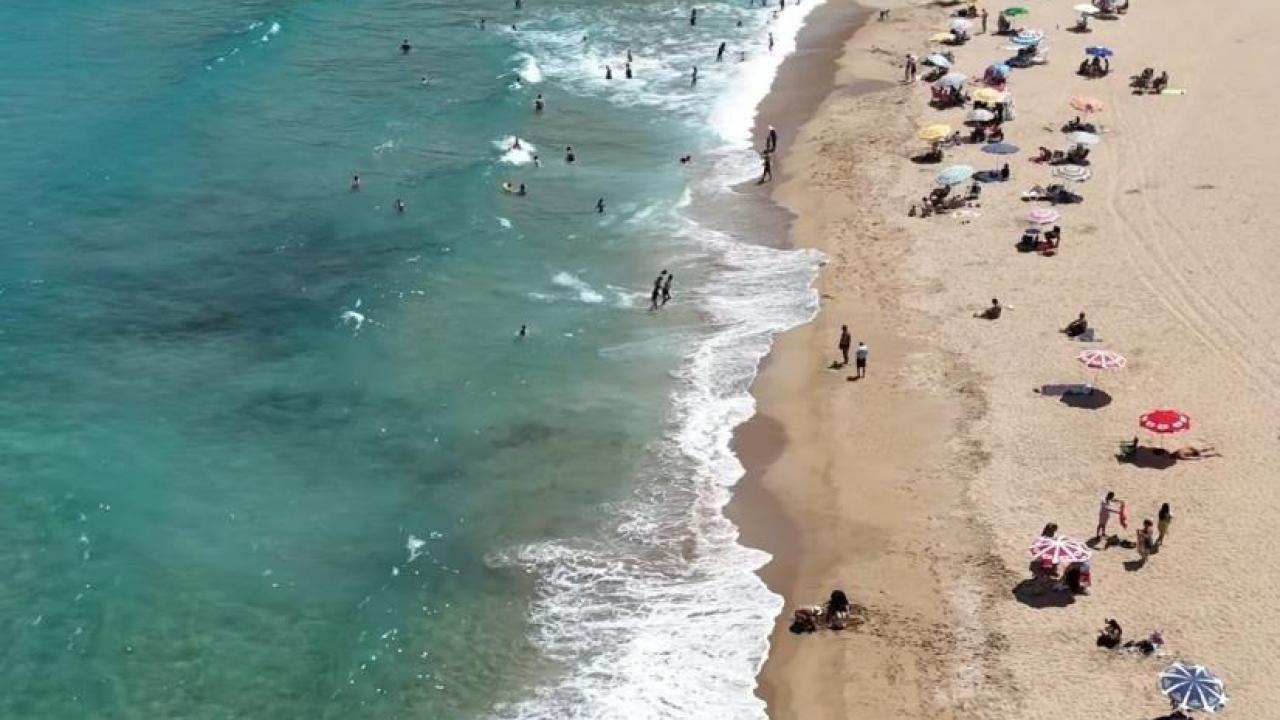 Olumsuz hava koşulları nedeniyle denize girişin yasaklandığı Kırklareli Vize sahili