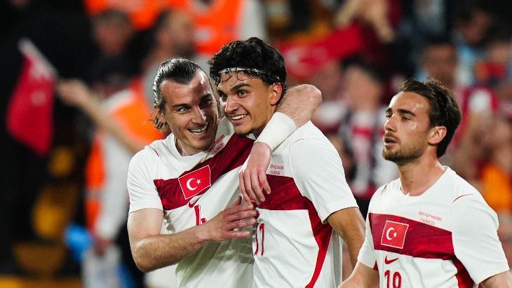 Eintracht Frankfurt formasıyla sahada mücadele eden milli futbolcu Can Uzun