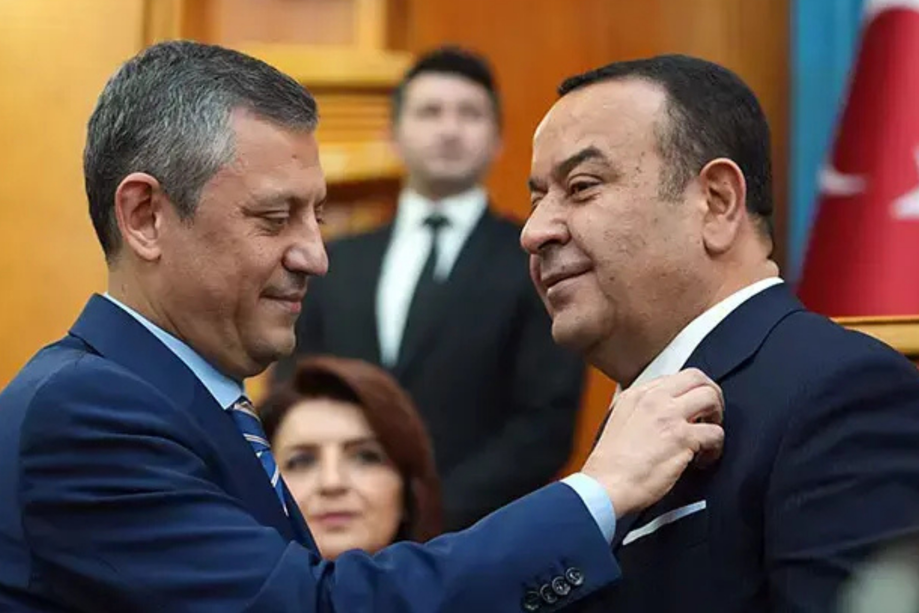 CHP Ankara Milletvekili Adnan Beker partisinden istifa etti