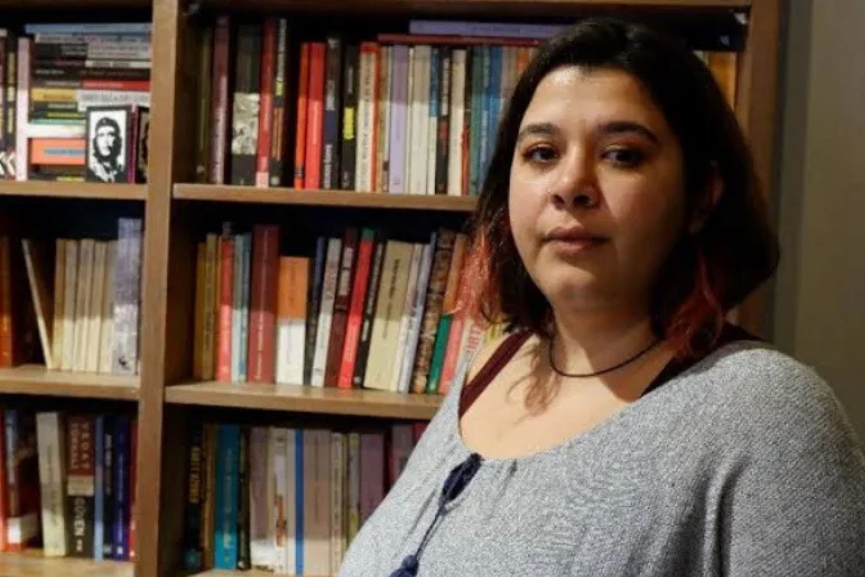 Çağdaş Hukukçular Derneği İstanbul Şube Başkanı Avukat Ezgi Önalan ile ilgili gözaltı haberini temsil eden adliye ve hukuk görseli