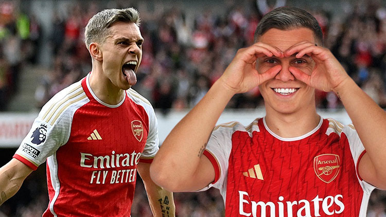 Arsenal forması giyen Leandro Trossard maç sırasında top kontrolü yaparken