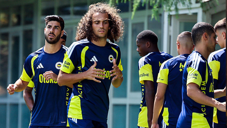 Fenerbahçeli futbolcular yeni sezon hazırlıkları kapsamında antrenmanda