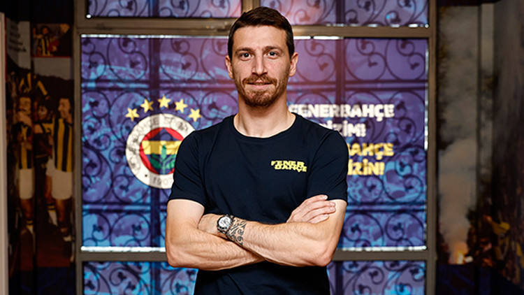 Mert Hakan Yandaş Fenerbahçe ile 1 yıllık sözleşme imzaladı