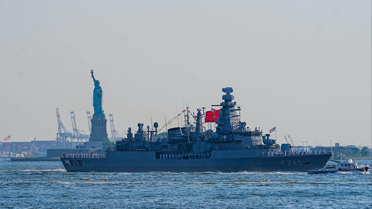 TCG Oruçreis New York’ta Türkiye’yi temsil etti