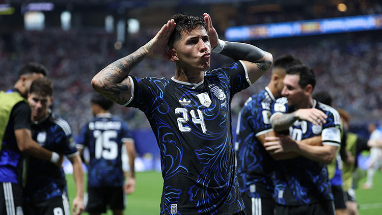 İngiltere ile Arjantin arasındaki 2026 Dünya Kupası yarı final maçından futbolcular