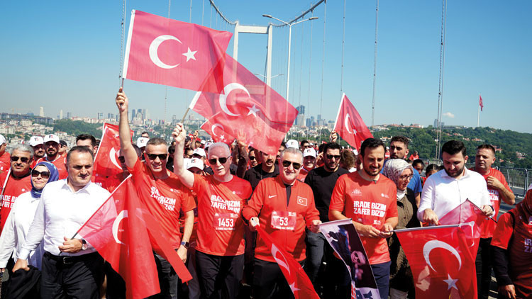 15 Temmuz Şehitler Köprüsü'nde Zafer Yürüyüşü