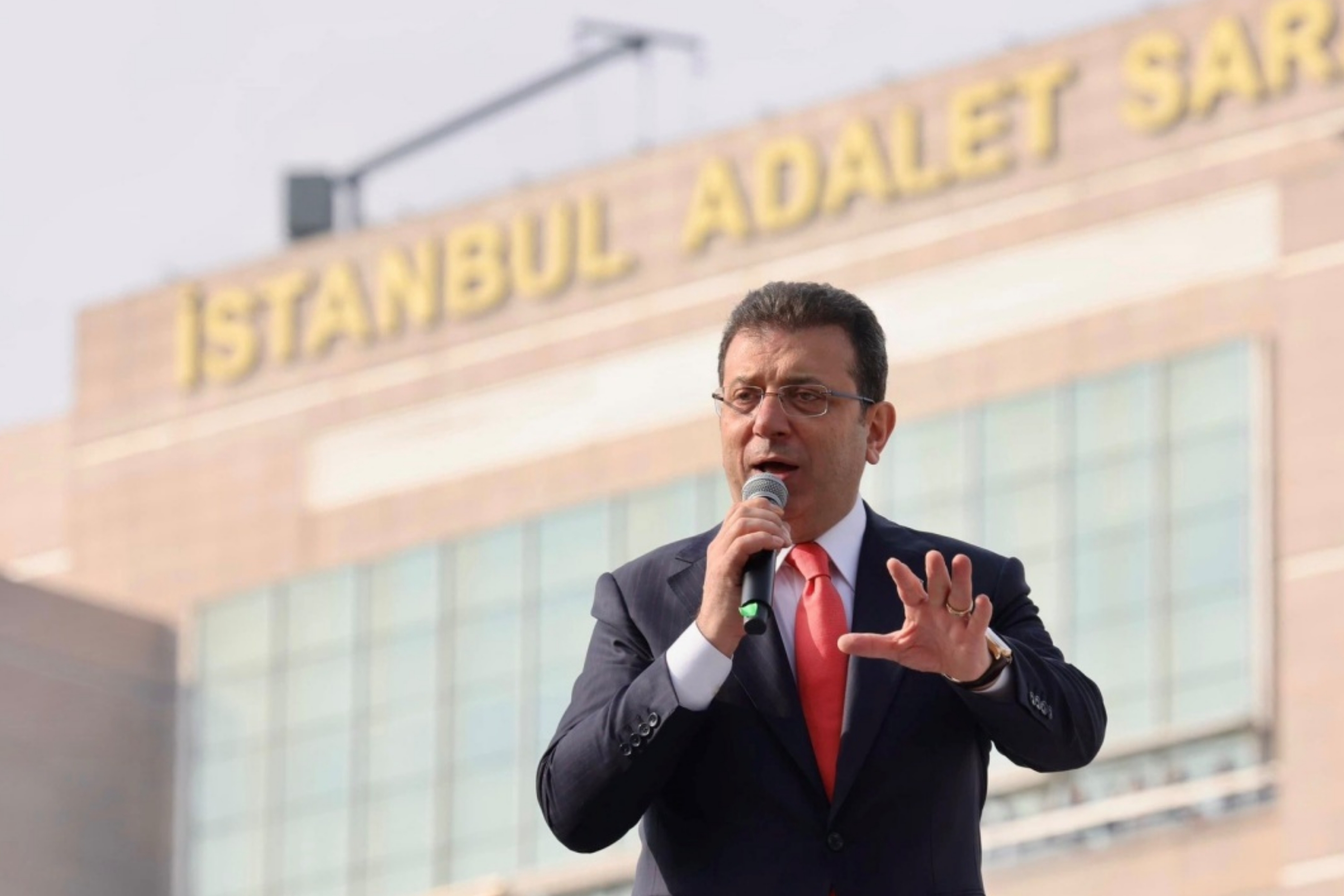 İmamoğlu’nun YouTube Kanalı ve X Hesabına Erişim Engeli