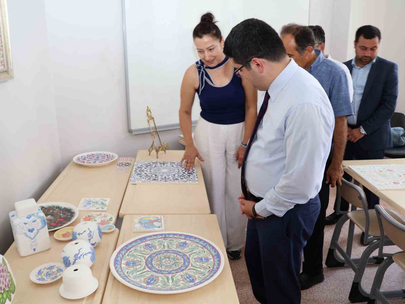 Arsuz’da Çini Sanatı Kurslarla Yeniden Canlanıyor